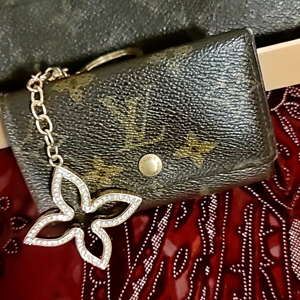 Genuine leather Authentic LV key case